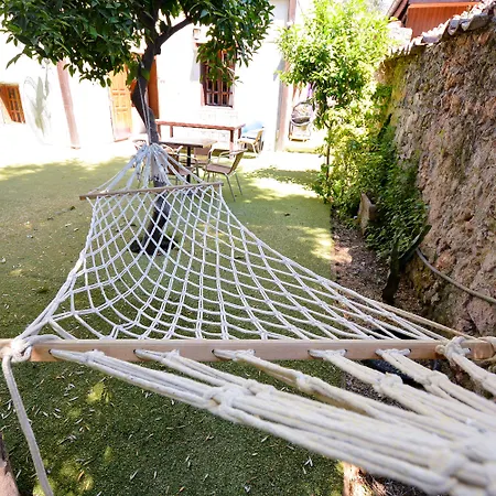 فندق Wood House 3*
