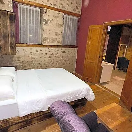 Wood House Hotel 3*
