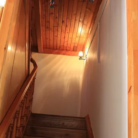 Wood House Отель