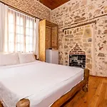 Hotel Wood House 3*